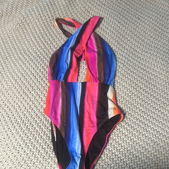 women’s swimsuit - Picture 1 of 3